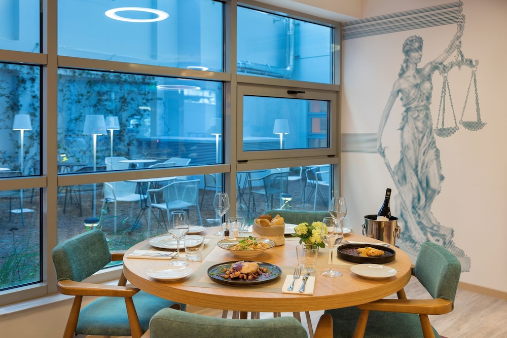 Ibis Styles Athens Routes 32/49