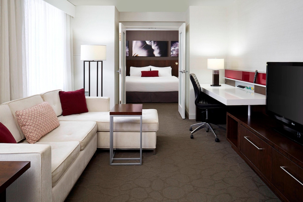 Delta Hotels By Marriott Fredericton 35/37