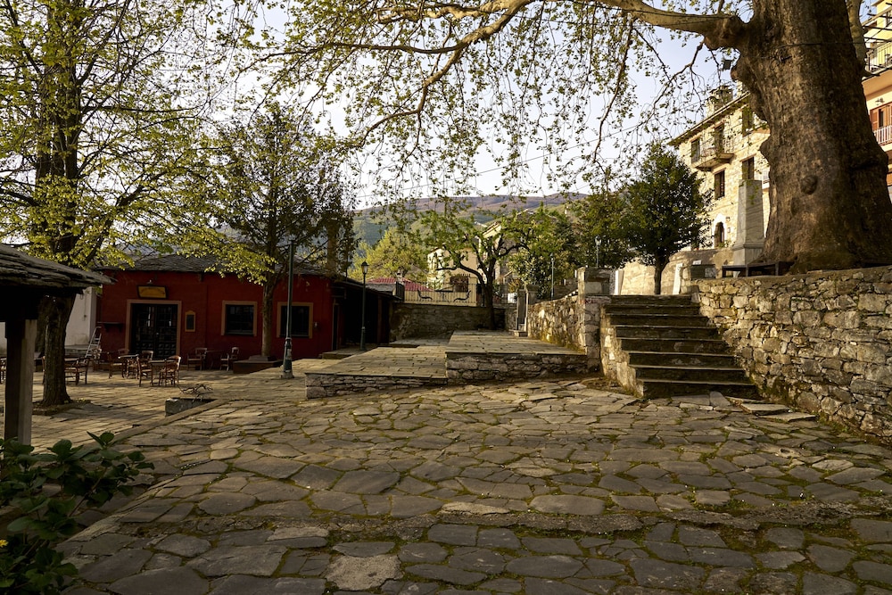 Atrapos Hotel 42/50