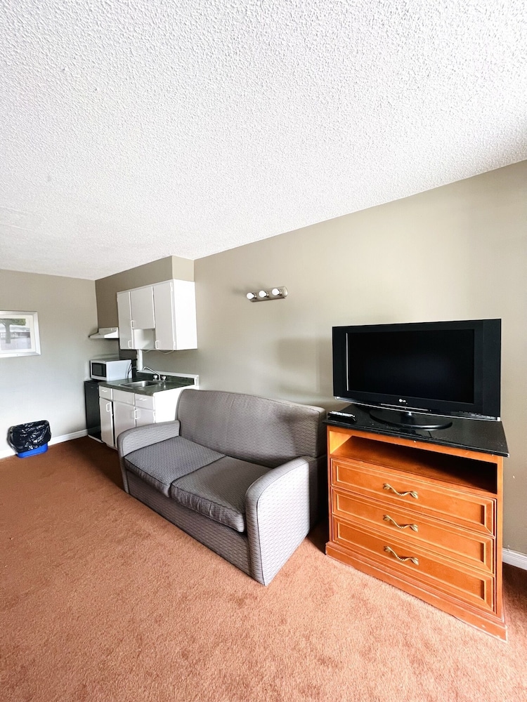 Fairway Inn by the Falls 25/44