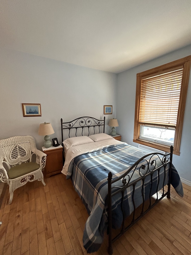 HAYDEN, DOUBLE BED, PRIVATE BATHROOM