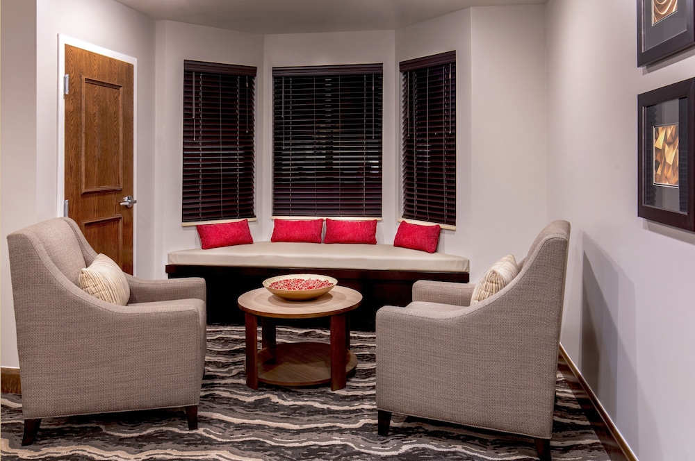Staybridge Suites Charlottesville Airport 33/53