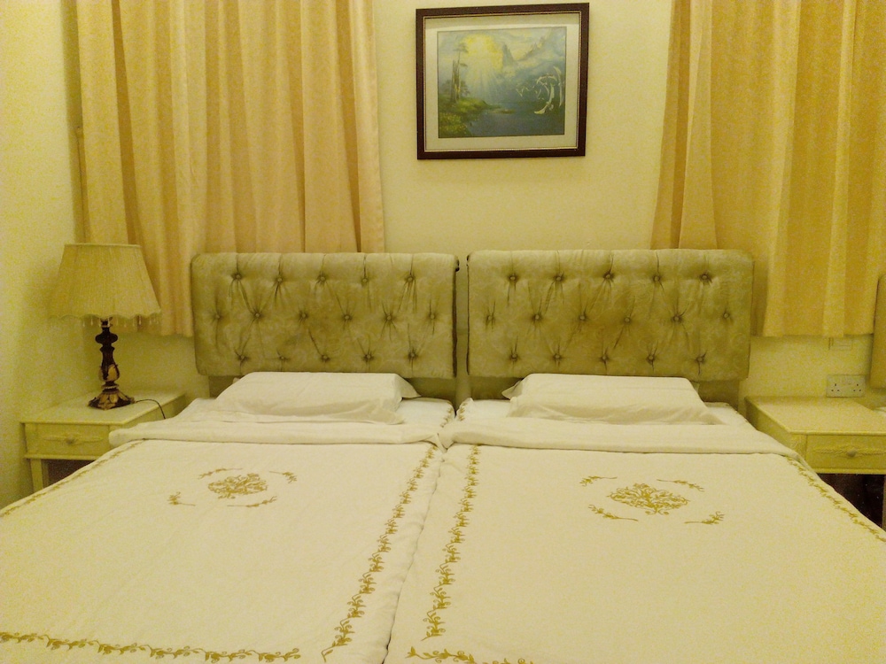 Jayleen 1918 Hotel 27/48