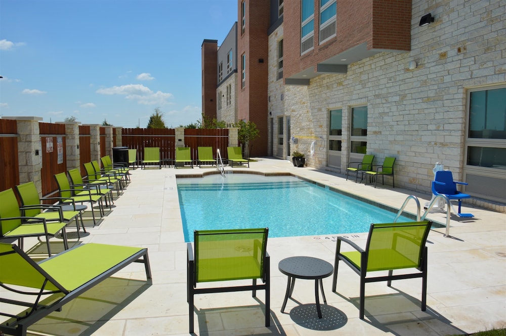 Best Western Plus Pflugerville Inn and Suites 35/37
