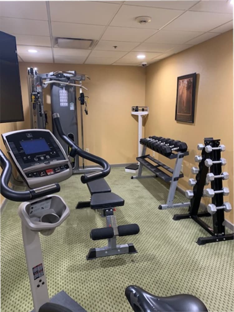 HOLIDAY INN EXPRESS CLEVELAND DOWNTOWN 33/59