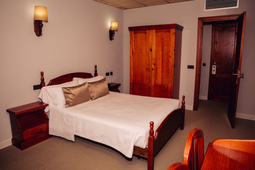 Hotel Restaurant Sol i Vi 13/50