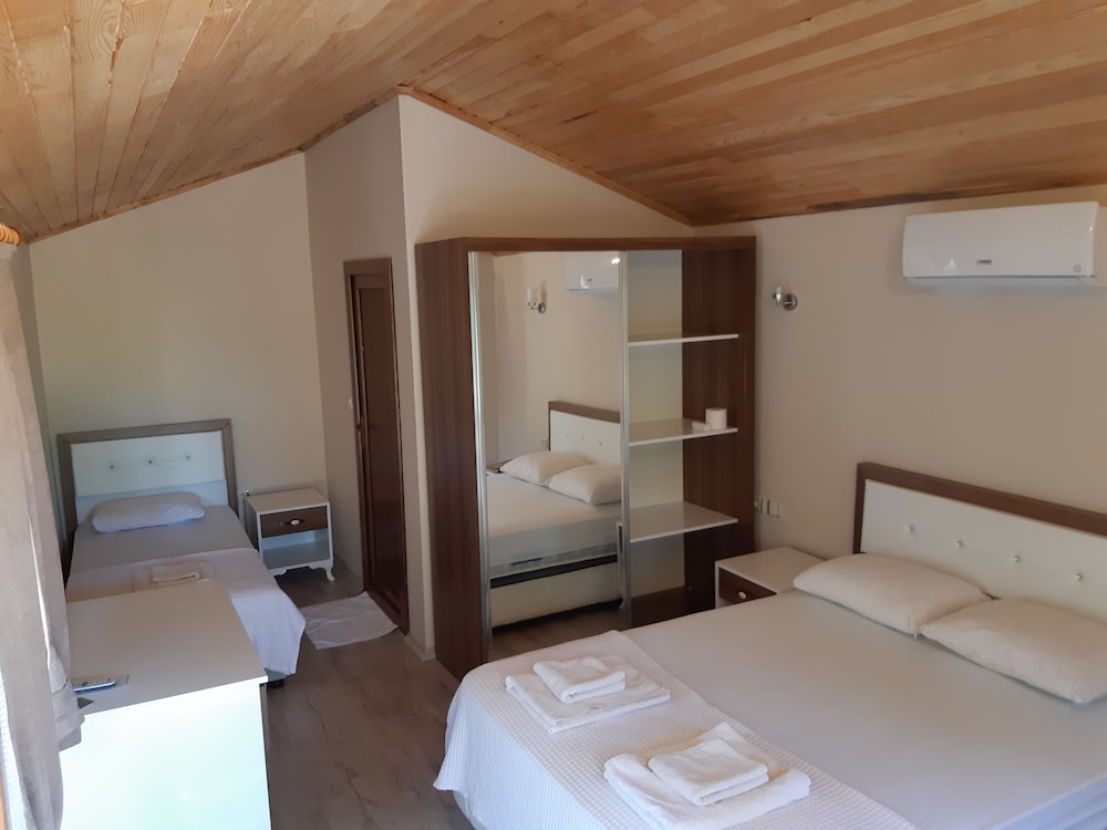 Secret Garden Bungalows & Tent Hotel 8/26