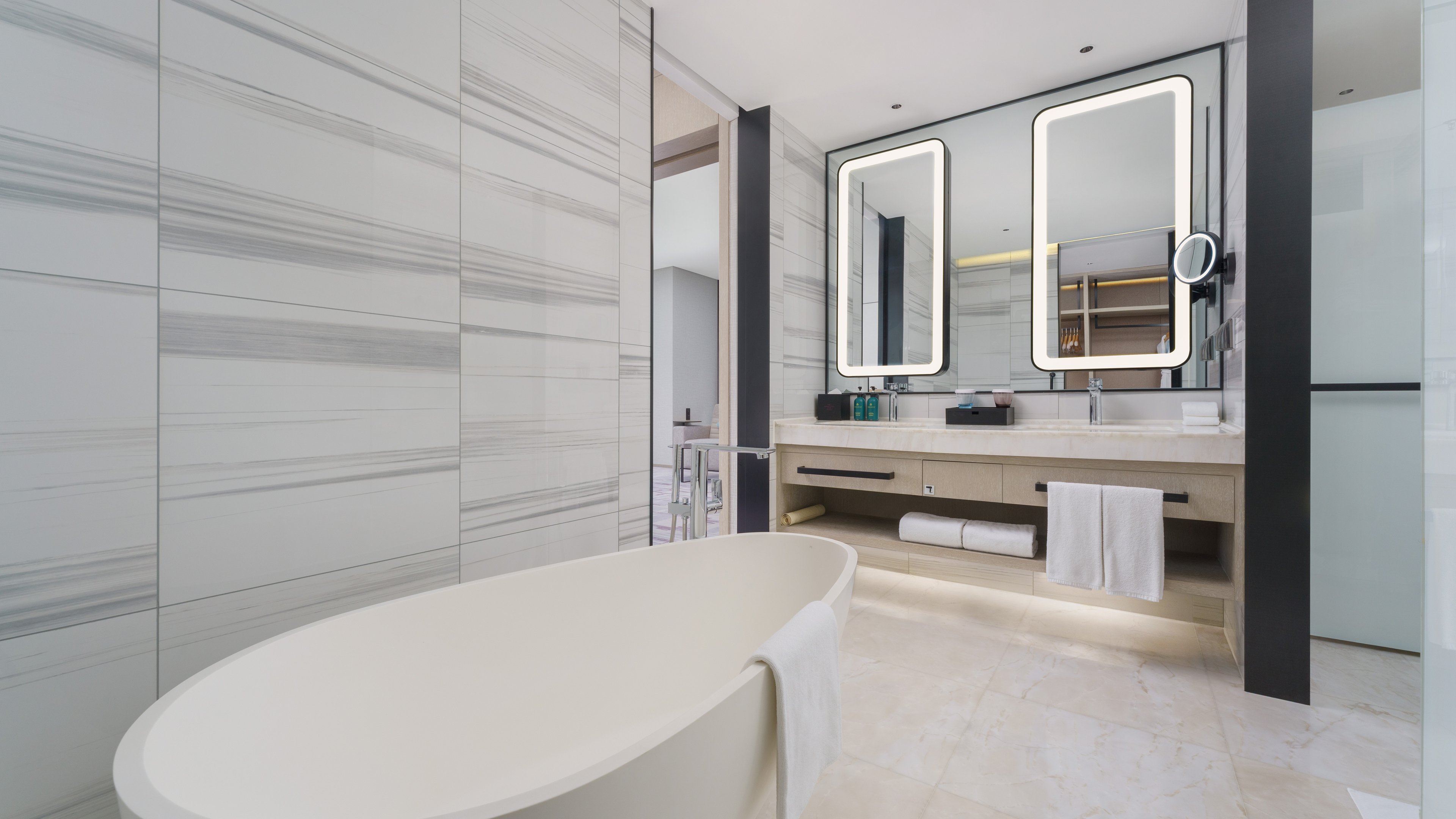 Crowne Plaza Dalian Xinghai 70/70