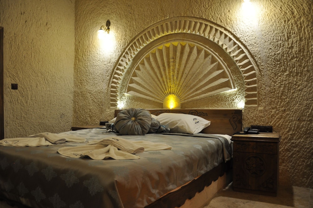 Cavusin Cave House 16/50