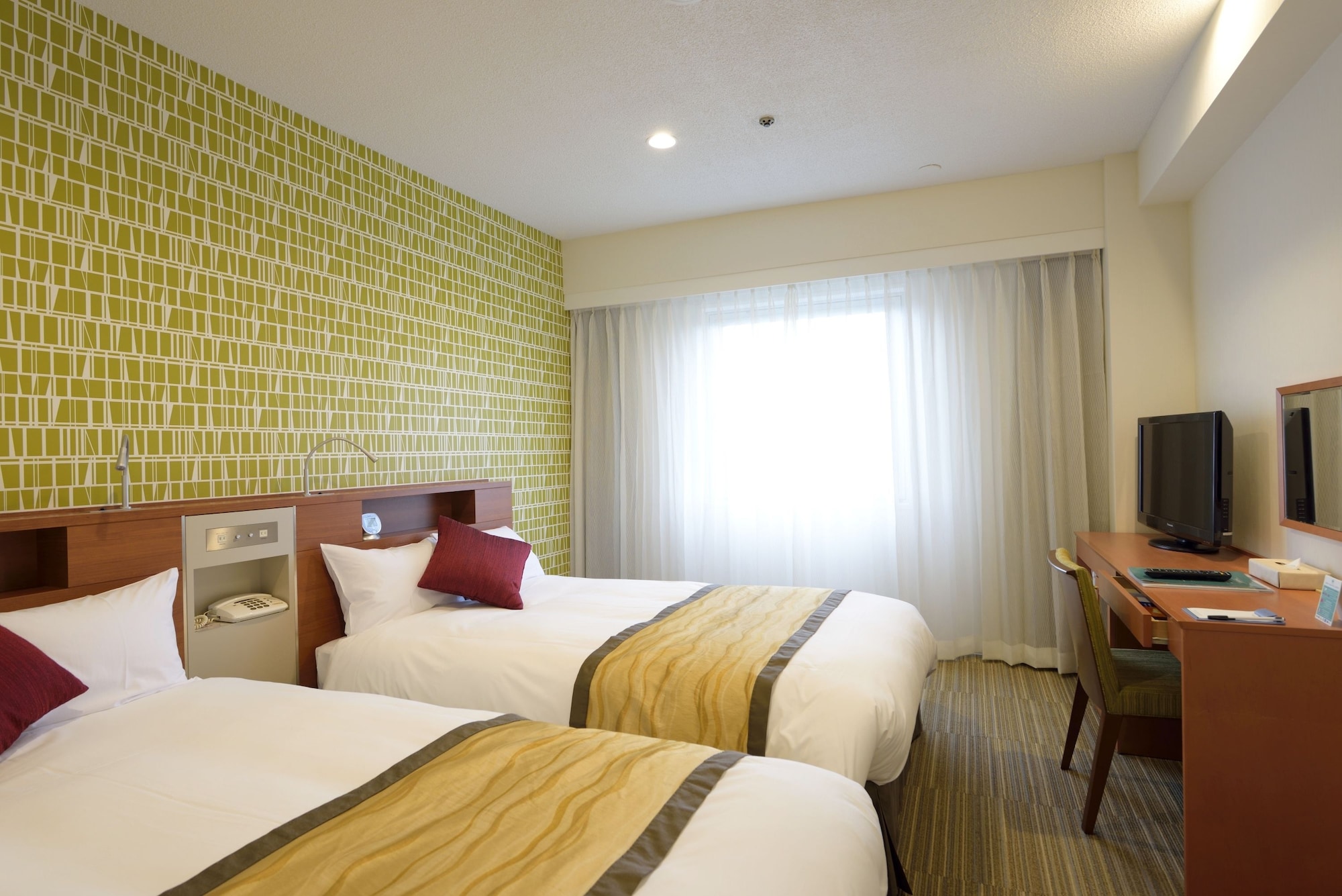 Casual, Twin Beds, East Wing