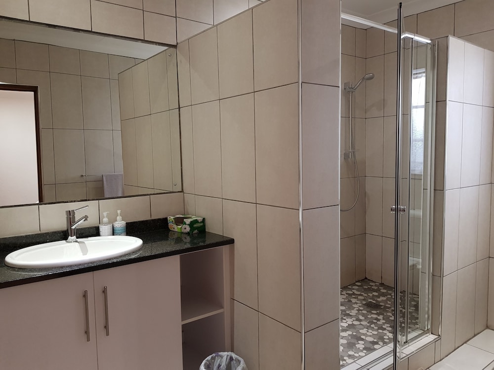 Six Valk Avenue Self Catering Guest House 45/50