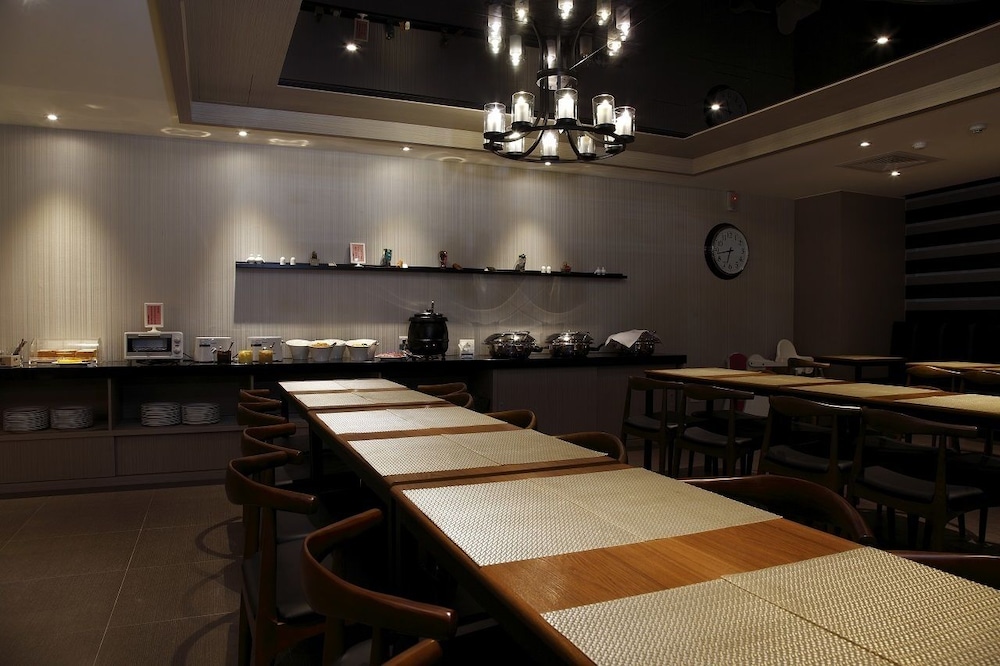 Grace Hotel 37/50