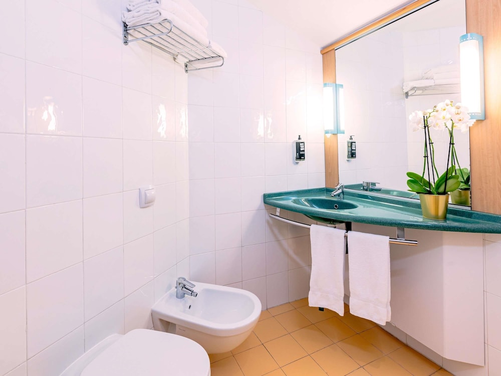 Ibis Florence North Airport Hotel 64/65