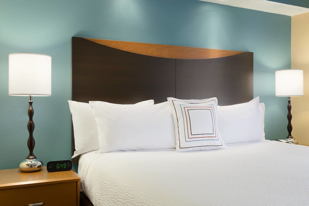 Fairfield Inn & Suites Dallas Plano 11/34