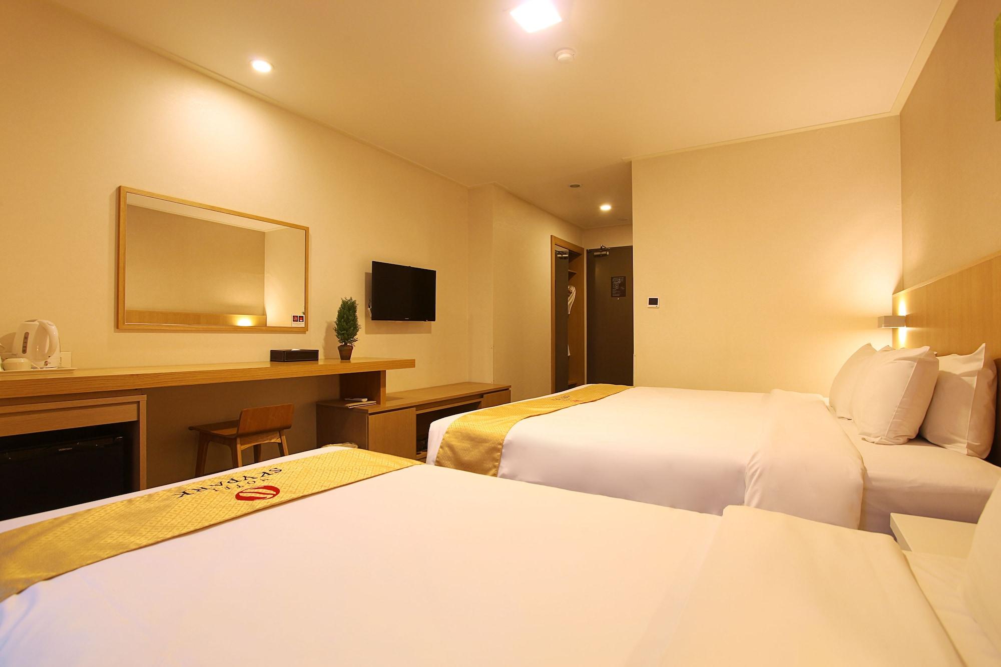 Artist, Deluxe, Twin Beds