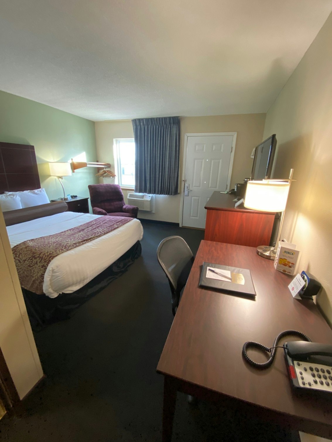 Boarders Inn and Suites Broken Bow 20/43