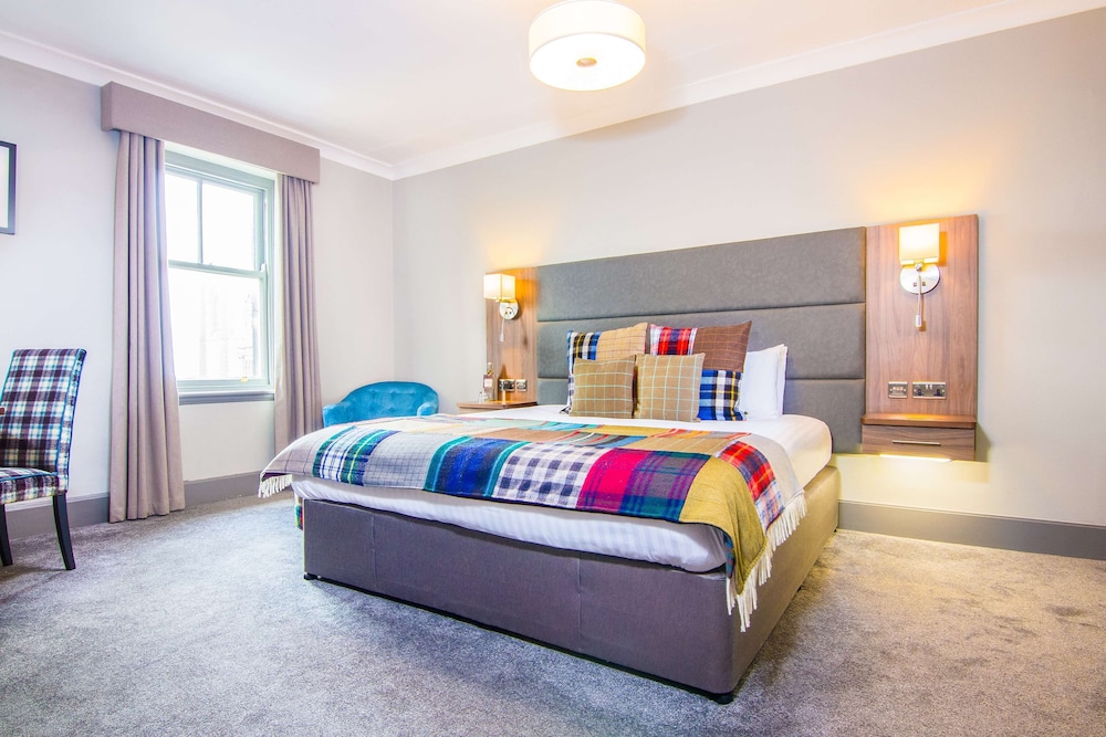 The Yorkshire Hotel 6/49