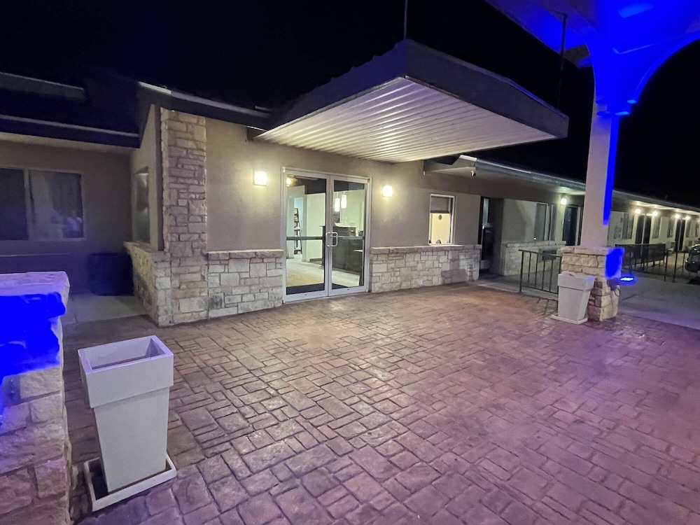 Motel6 Junction, TX - Llano River 35/60