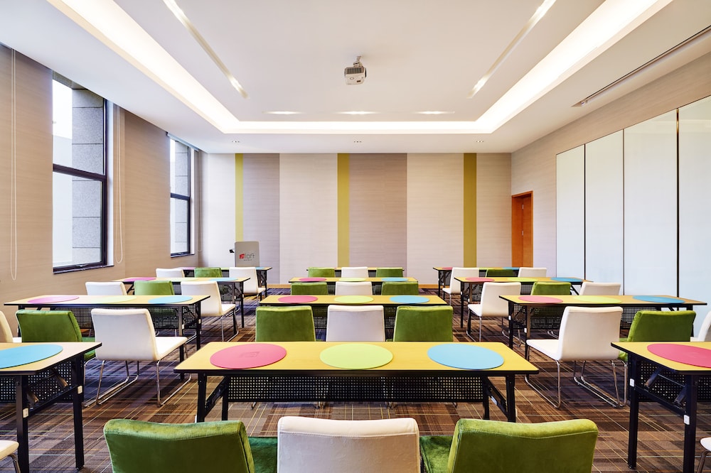 Aloft Dongguan Dynamic Town 37/48