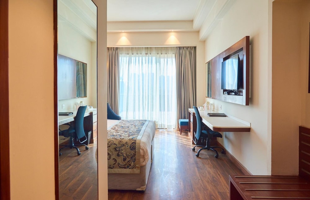 P L Palace Lords Inn Agra 35/60