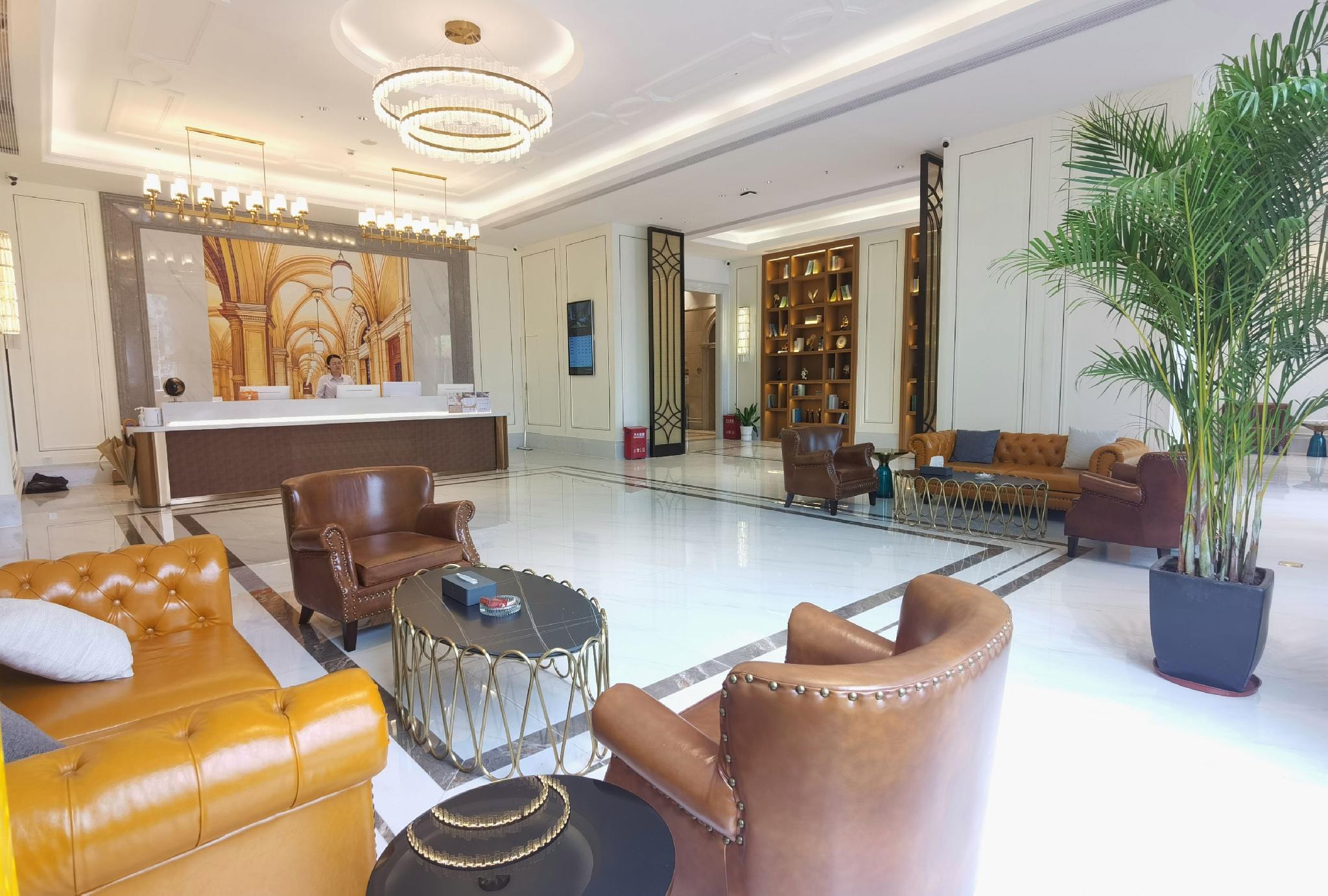 Vienna Hotel (Shenzhen Shuanglong Metro Station Longdong) 34/41