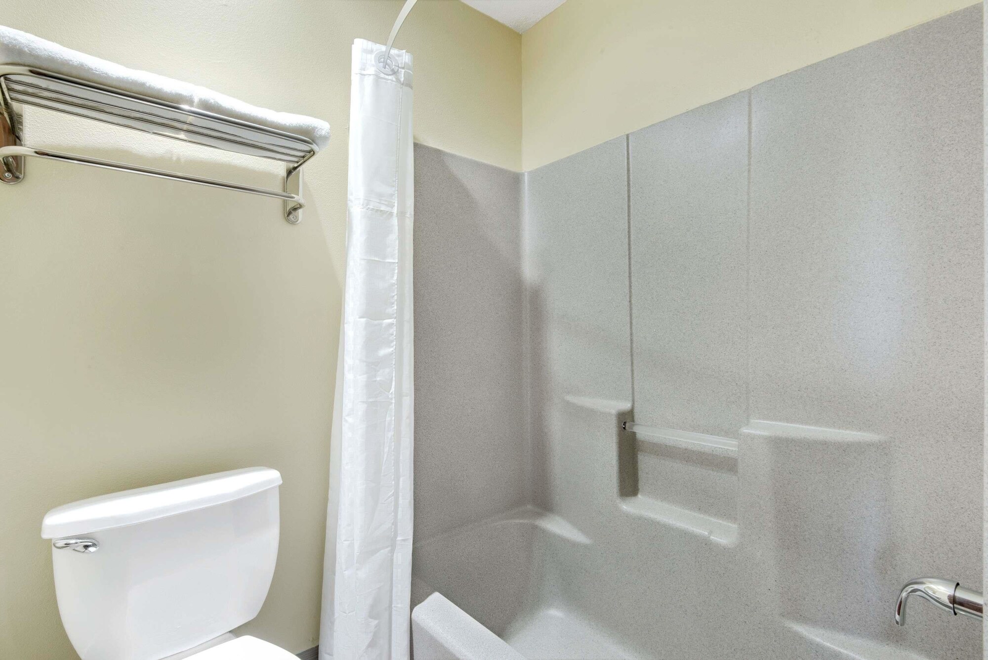 غرفة بسرير مزدوج، Super 8 By Wyndham Kansas City 10/10