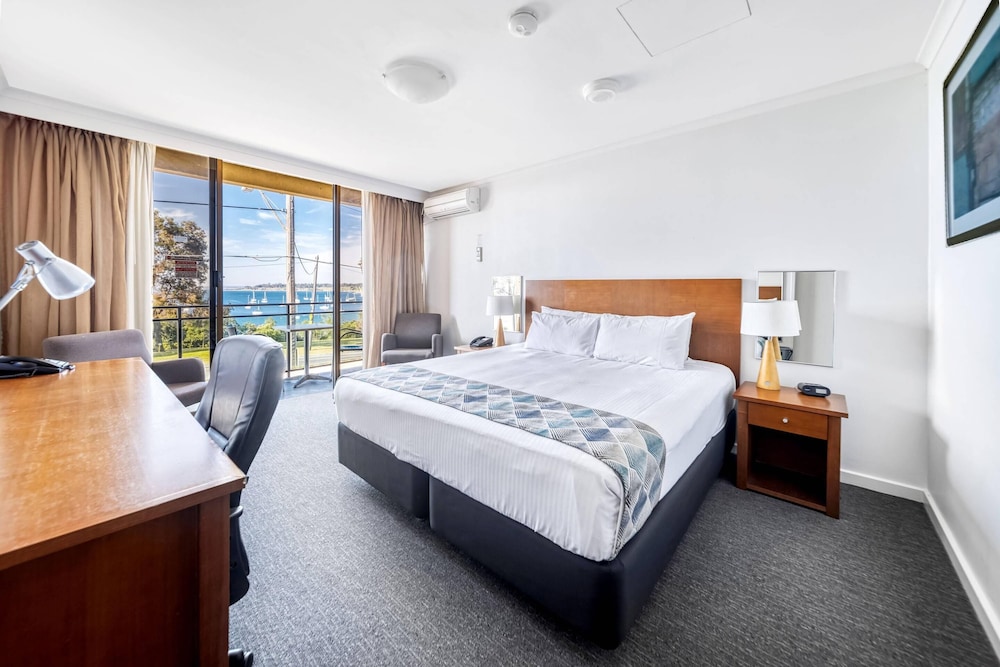 Room, King Bed, Bay View