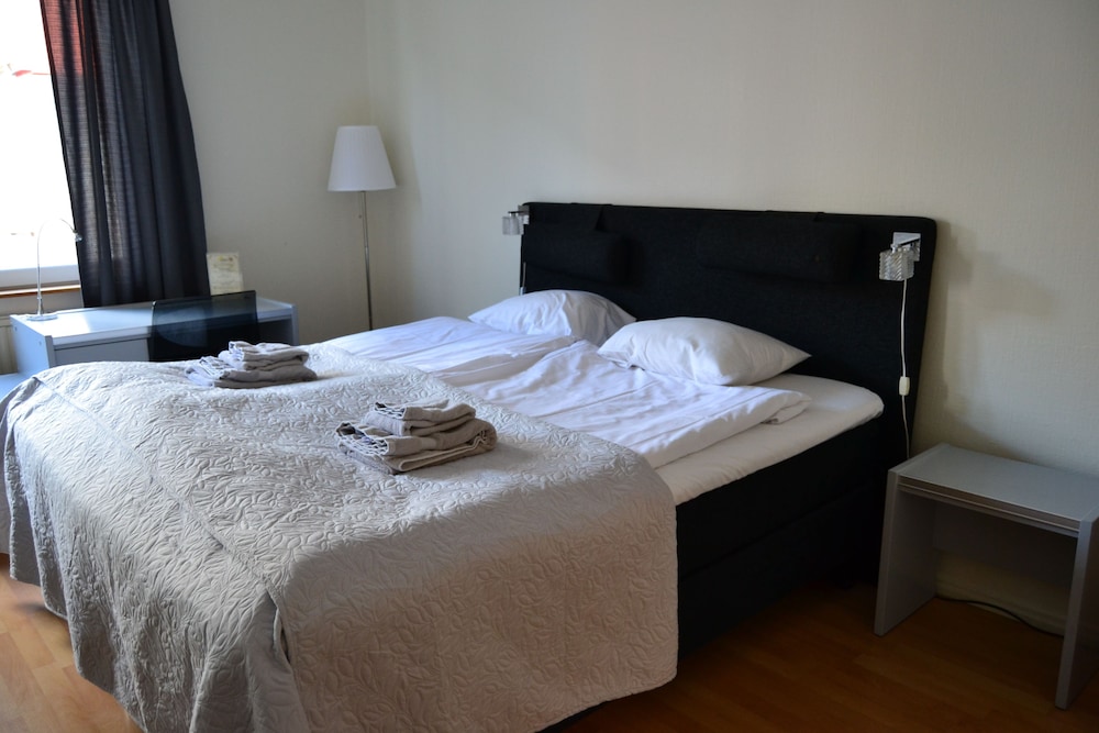 Solsta Hotell 16/42