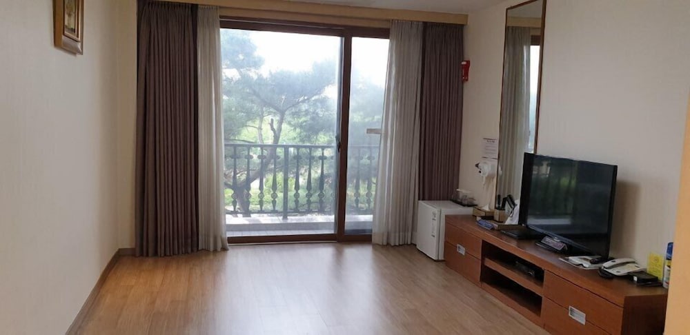 Hotel The Base 16/17