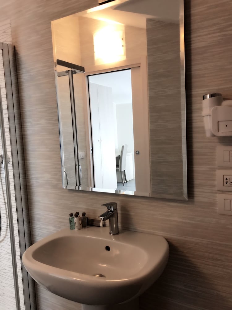 Dogana Hotel 58/65