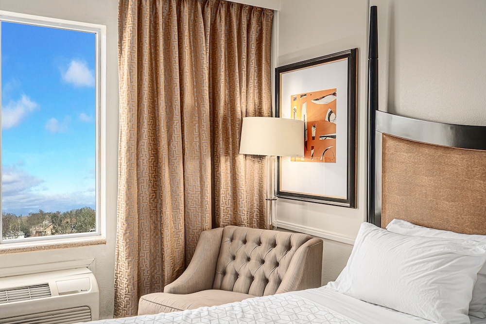 Holiday Inn Express Long Beach 28/63