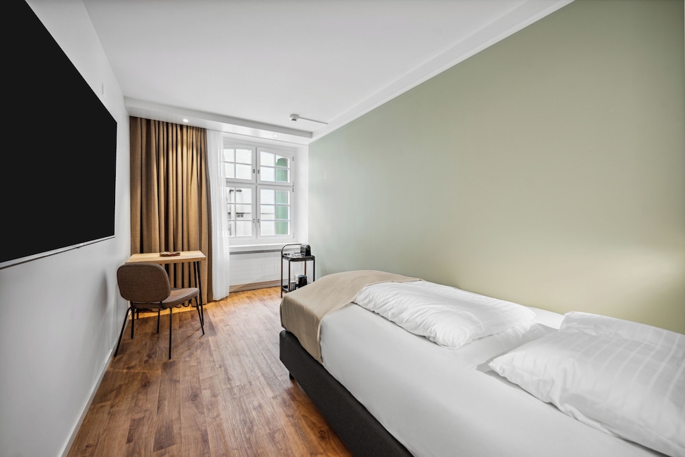 HOTEL BASEL 13/50