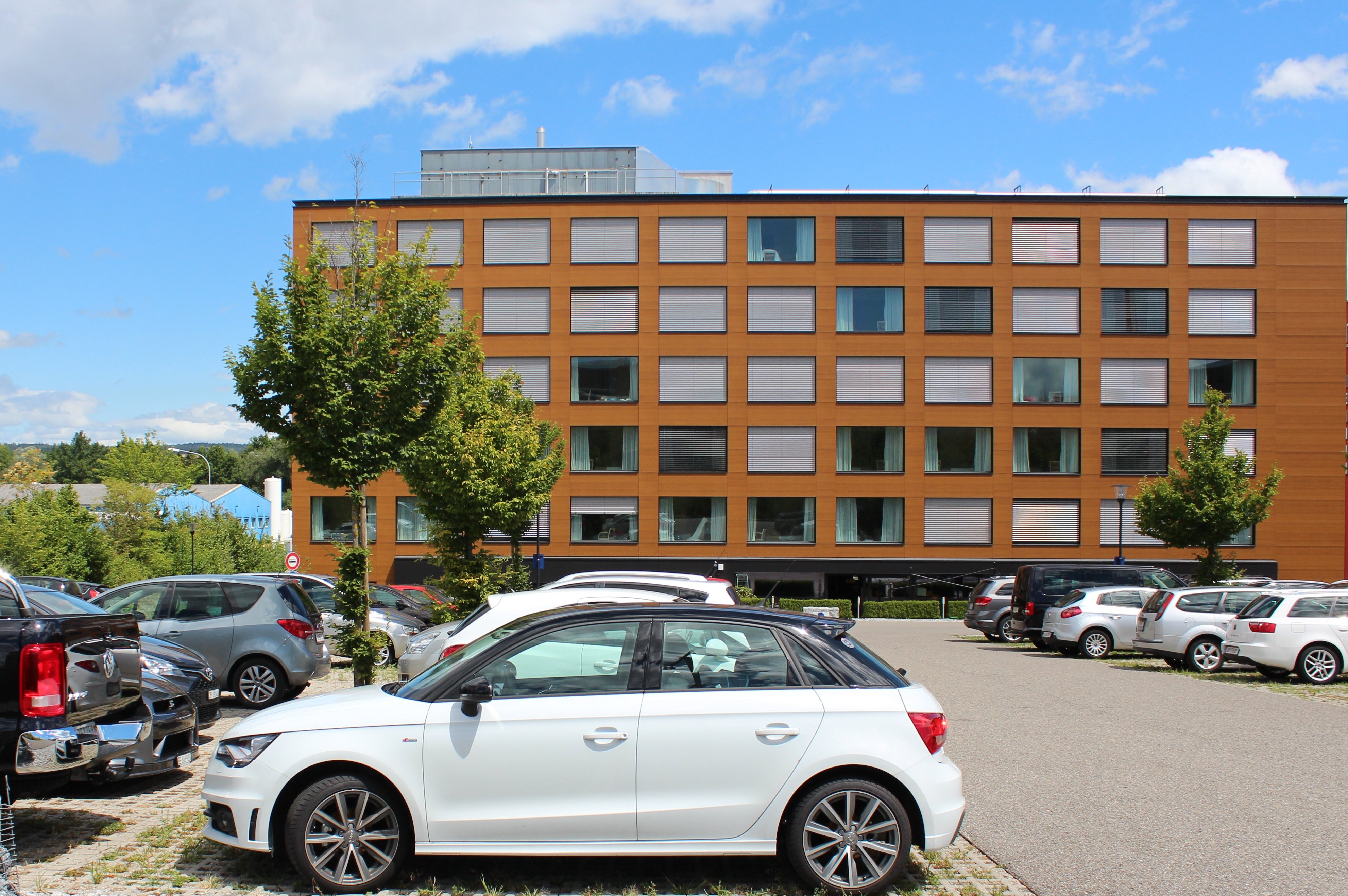 HOLIDAY INN EXPRESS ZURICH AIRPORT 76/80