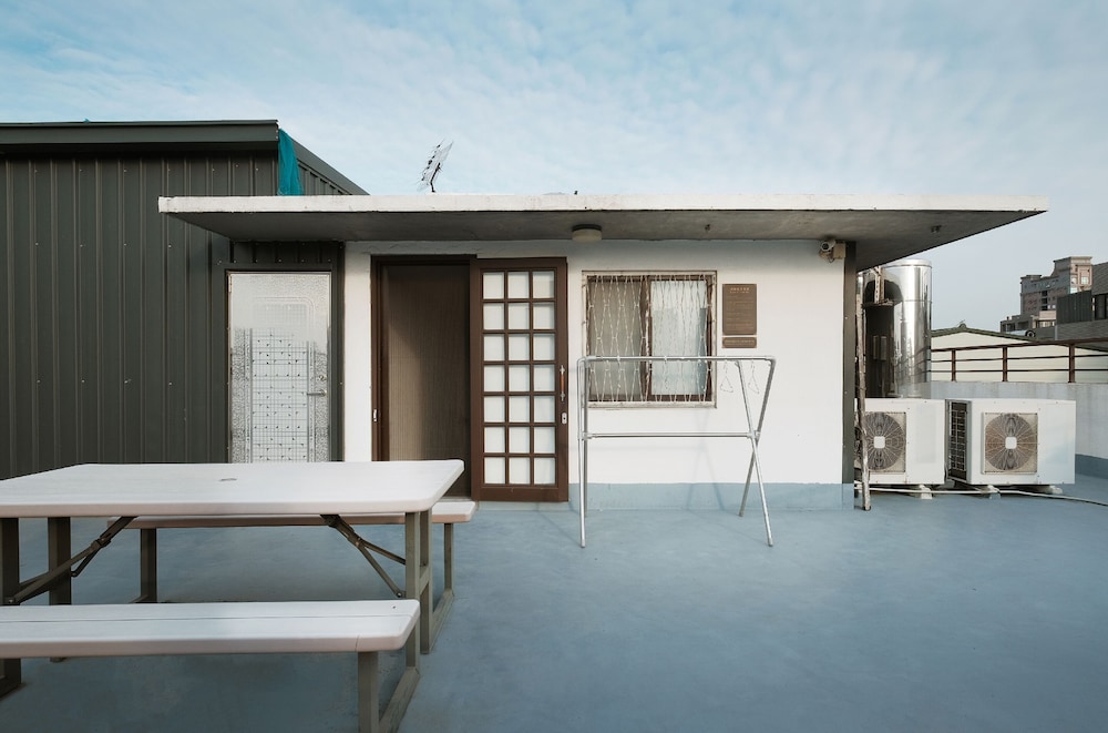 JOURNEY HOSTEL 3/68