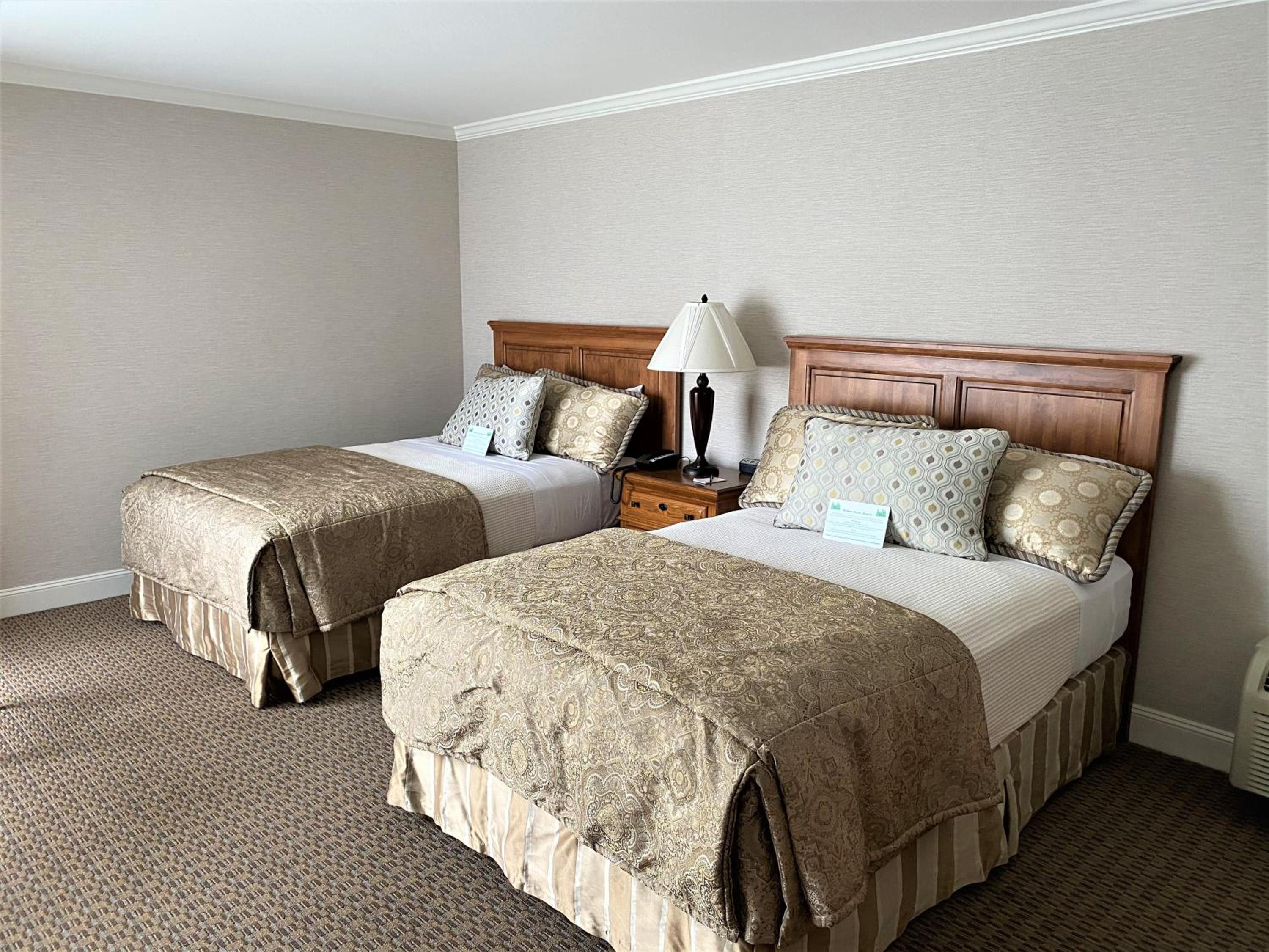 Columbus Motor Inn 8/25