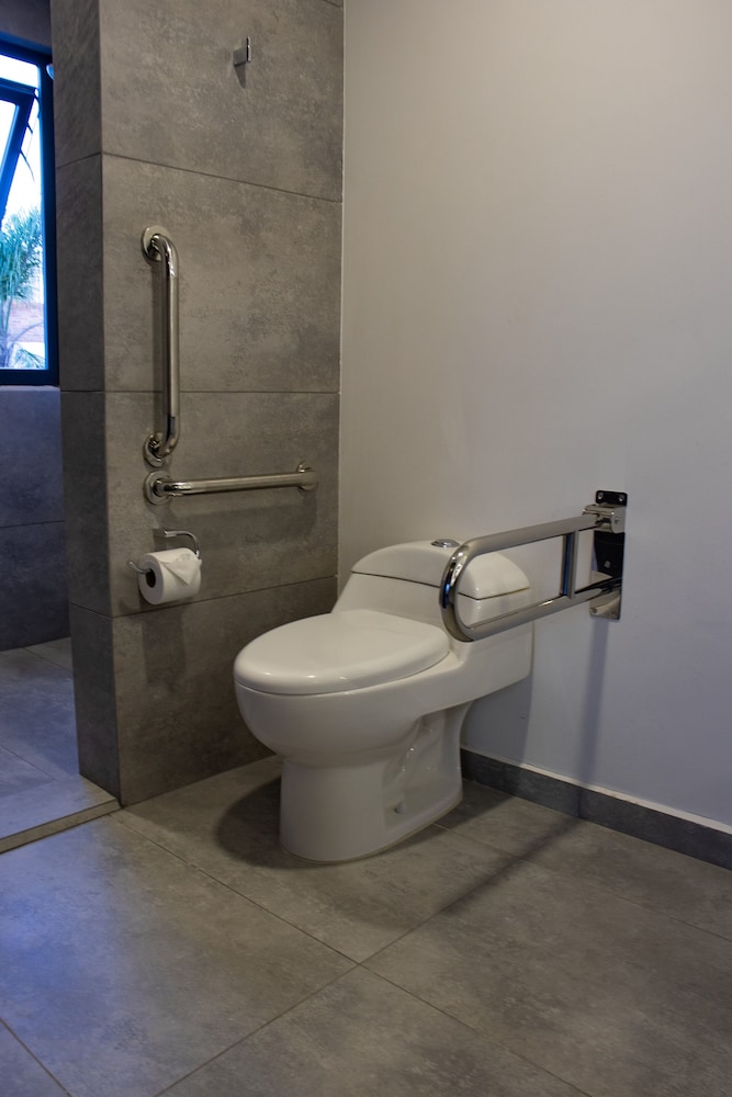 Estanza Hotel and Suites 55/58