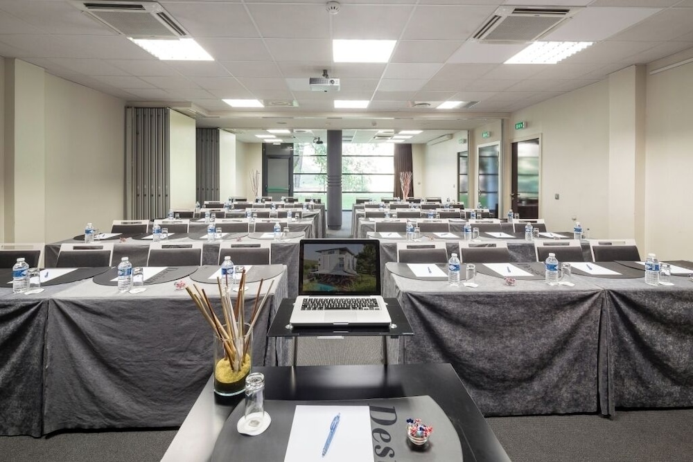 Mercure Aix-en-Provence La Duranne Gare TGV 39/50