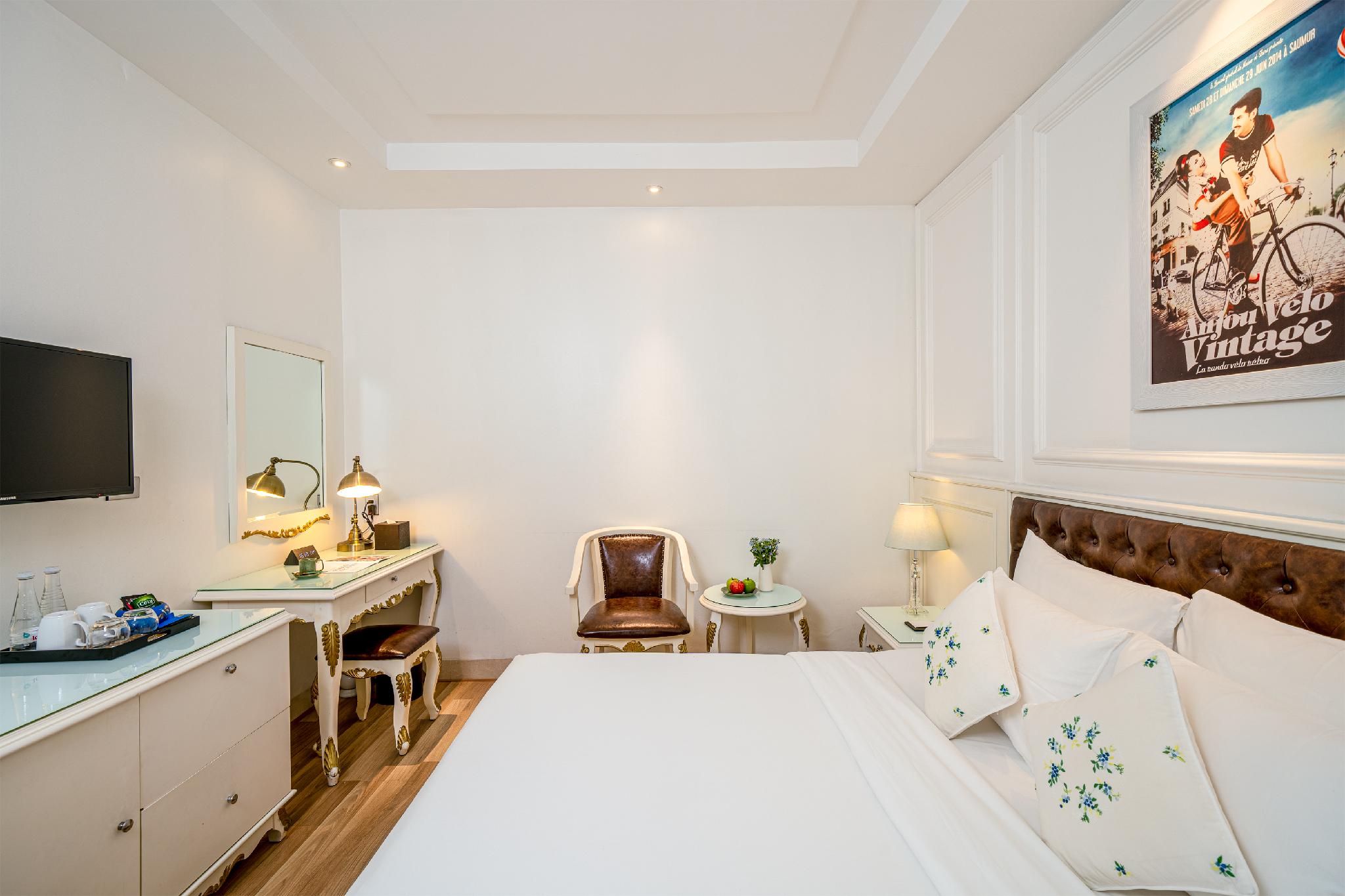 Saigon, Deluxe, Queen Bed