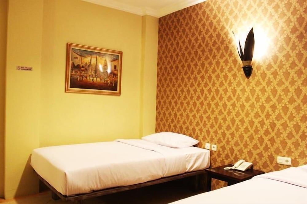 Twins Hotel Manggadua 16/65