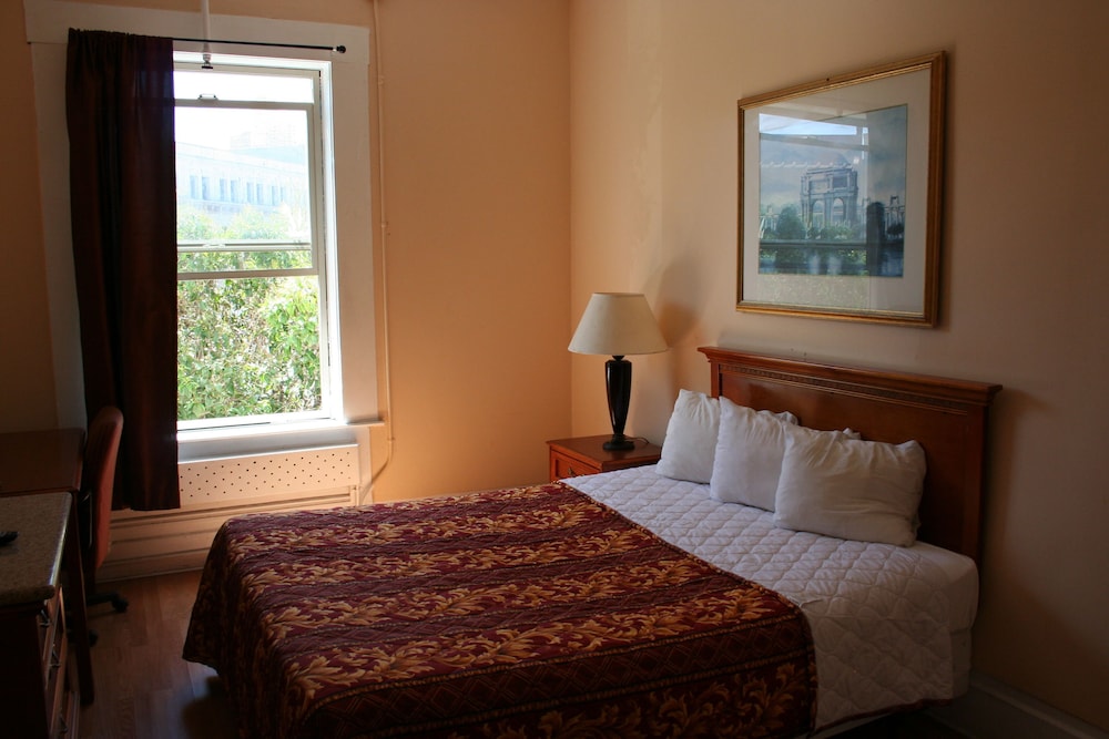 STANDARD, QUEEN BED, PRIVATE BATHROOM