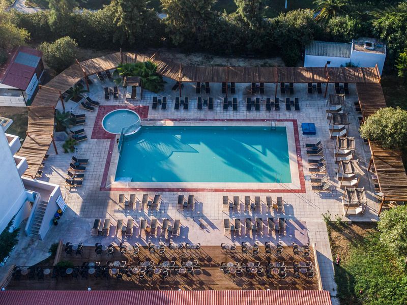 Aegean Bay Hotel 73/76