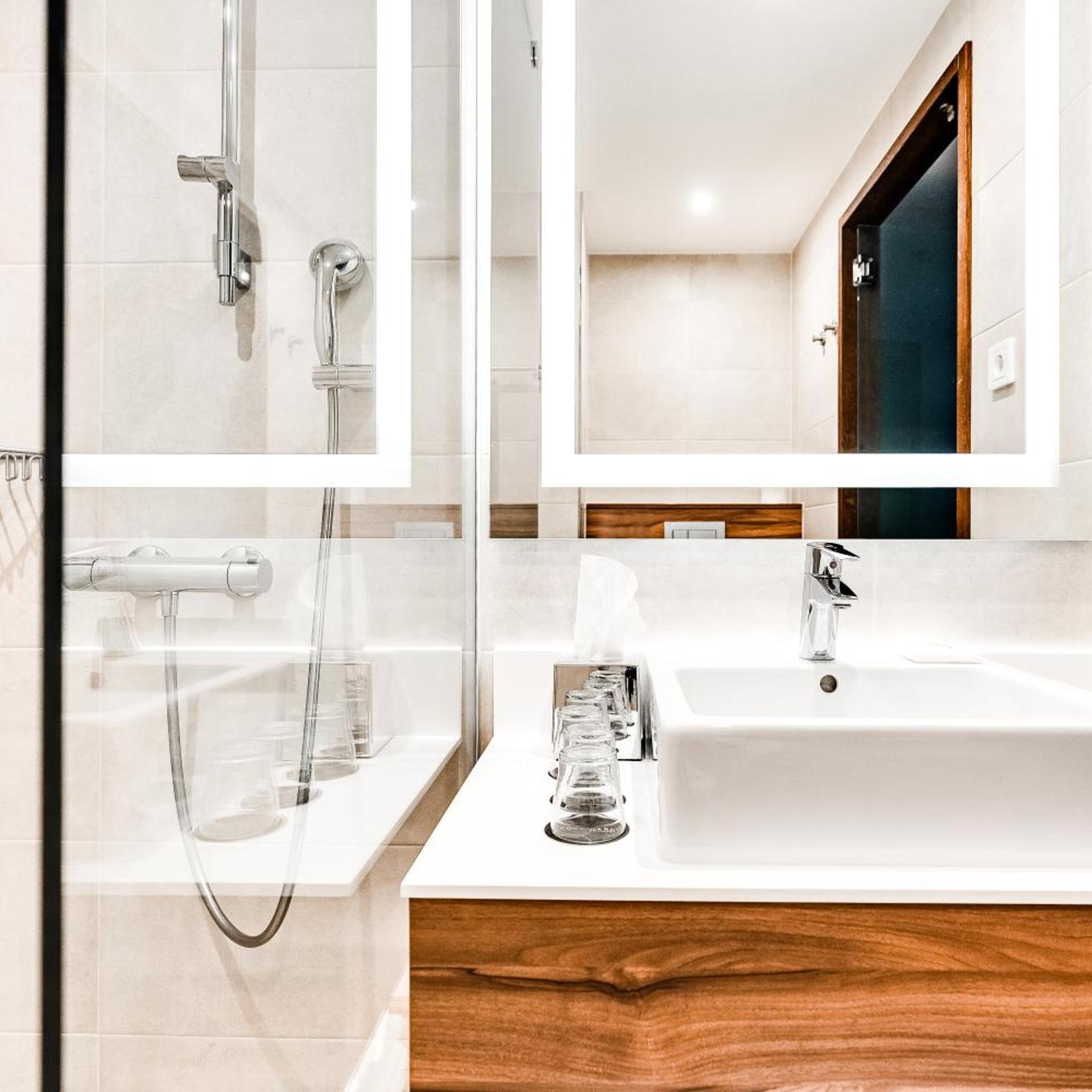 غرفة قياسية بسرير كينج، Courtyard By Marriott Tampere City 9/9