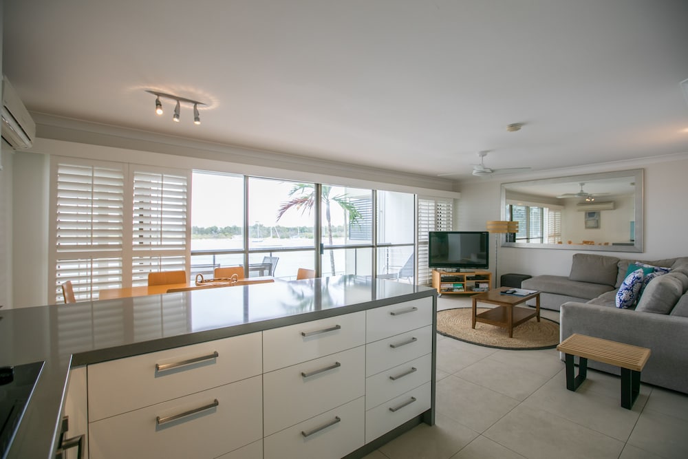 NOOSA SHORES RESORT 45/70