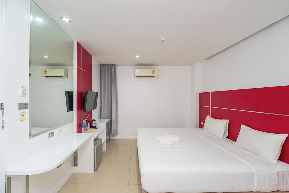 Standard, King Bed, No Window