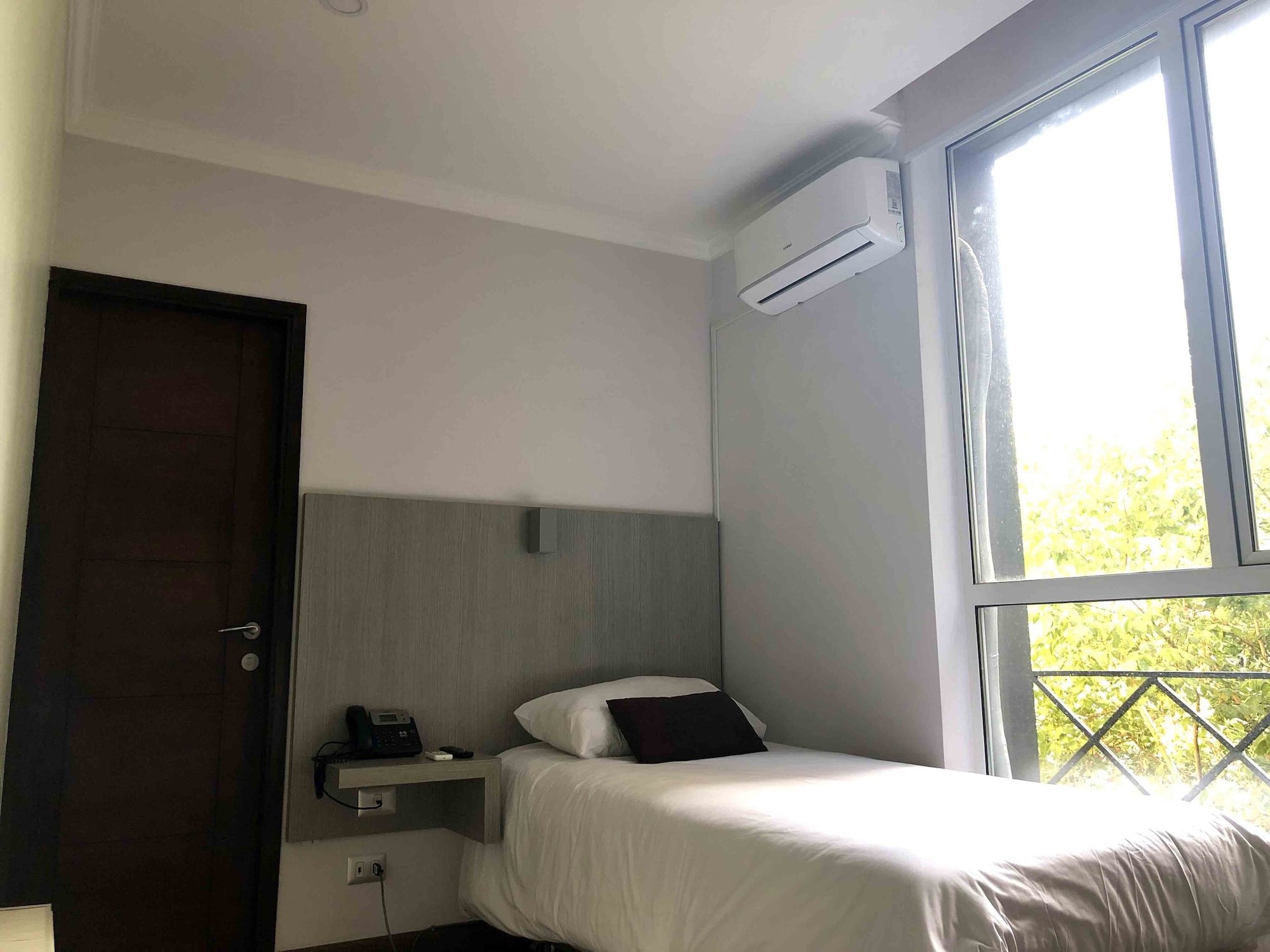 ROOM, SINGLE, SINGLE BED