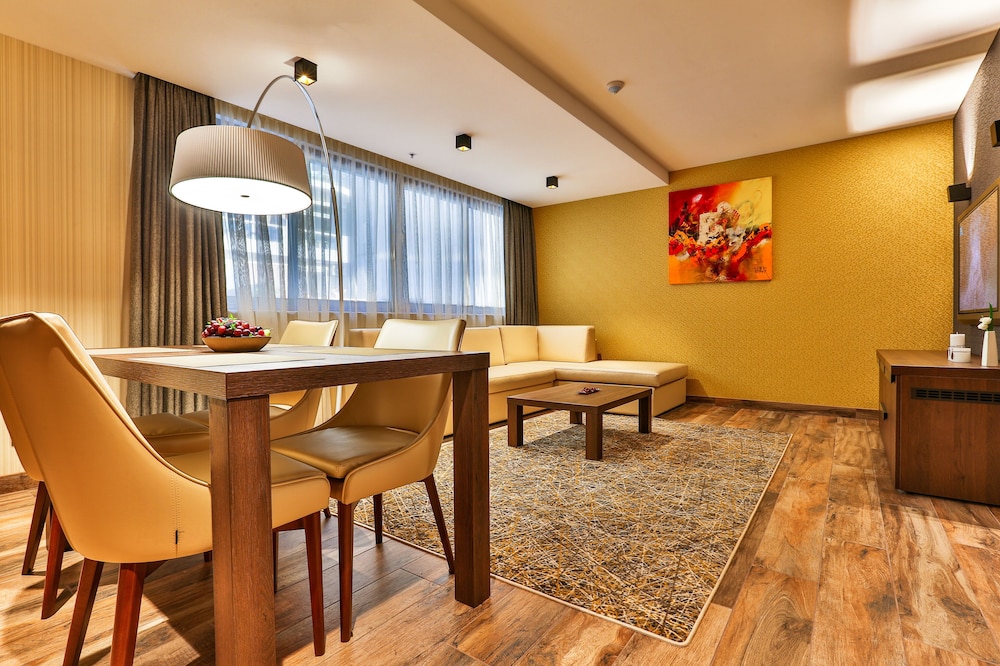 Hotel Zeta 30/39