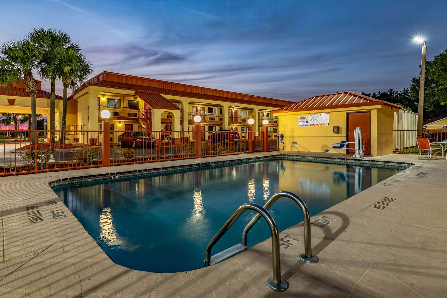 Econo Lodge Kingsland 8/25