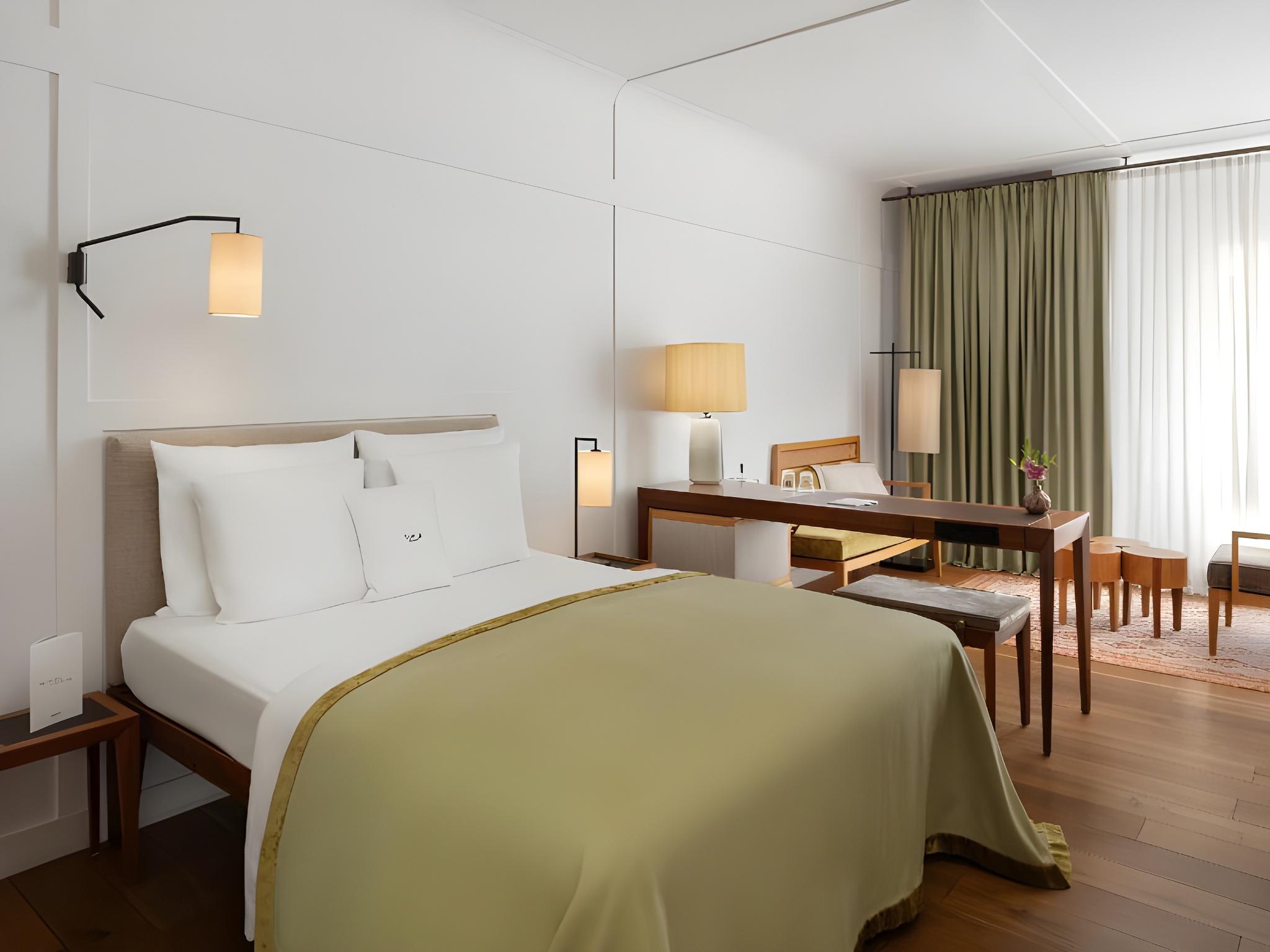 Courtyard, Deluxe, Queen Bed