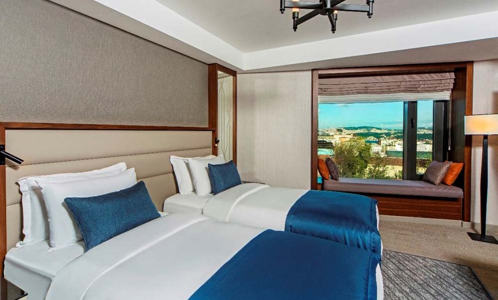 DELUXE, DOUBLE OR TWIN BED, SEA VIEW