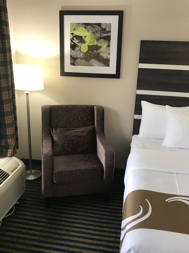 Quality Inn Savannah I 95 23/41